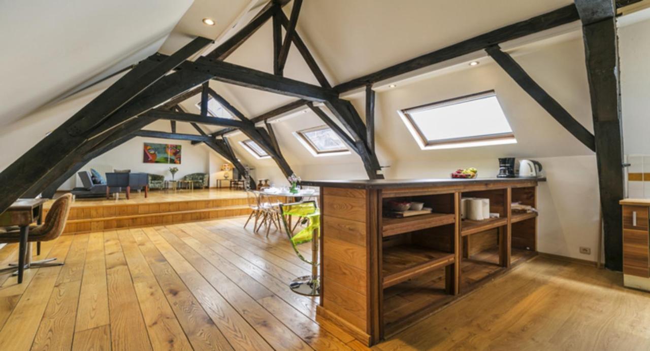 Spacious Duplex In Brussels Historical Center Bagian luar foto