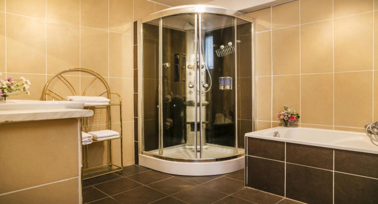 Spacious Duplex In Brussels Historical Center Bagian luar foto
